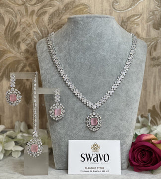 Amore Allechant Necklace Set image 1