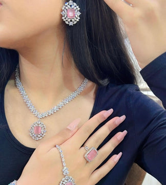 Amore Allechant Necklace Set image 5