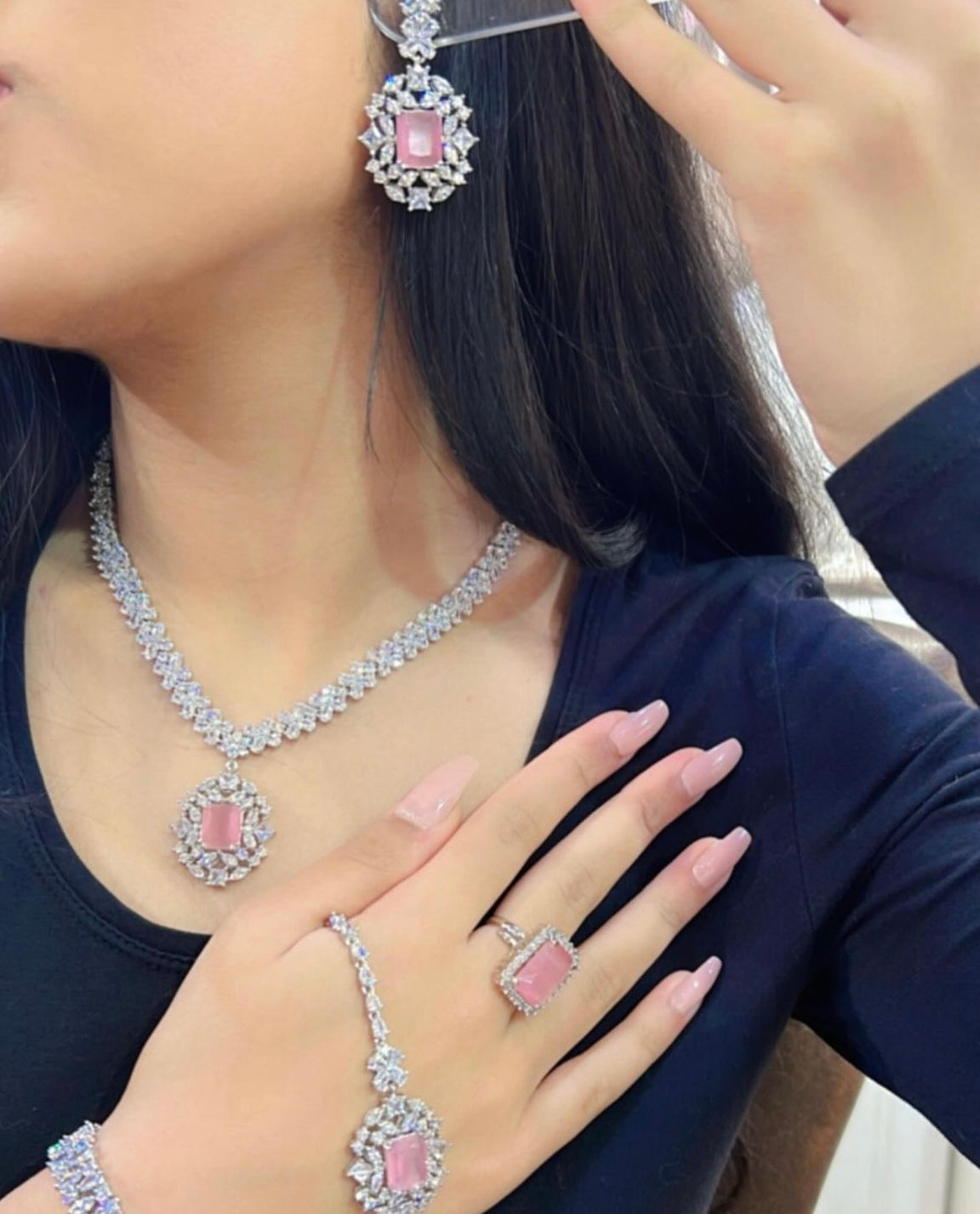 Amore Allechant Necklace Set image 5