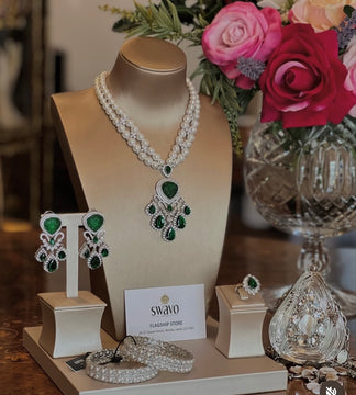 Carved Emerald & Pearl Set