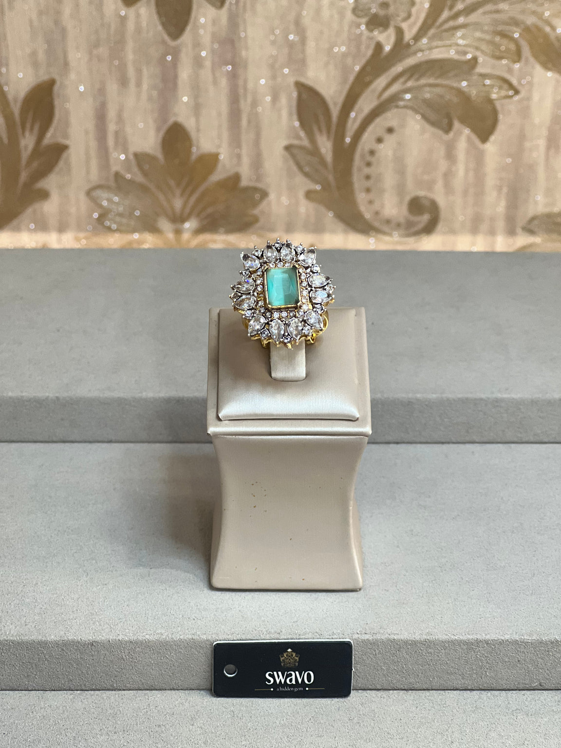 Kate Demure Ring Gold With Clear Stones