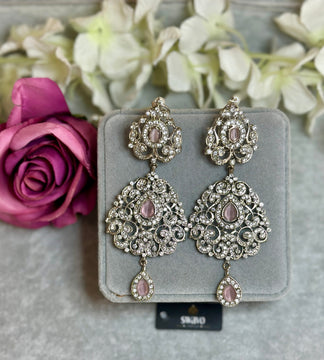 NOORIE Drop Earrings