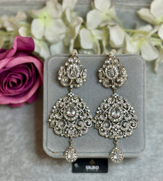 NOORIE Drop Earrings