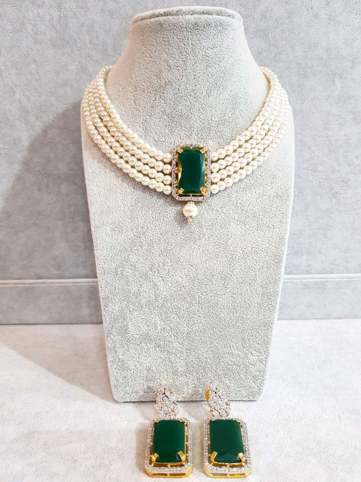 Pearl Choker Style image 0