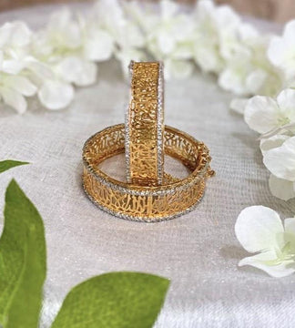 Auspicious Calligraphy Gold Bangle image 0