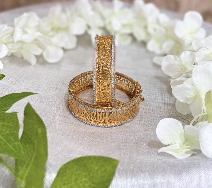 Auspicious Calligraphy Gold Bangle image 0