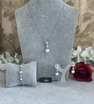 Pearl Teardrop Pendant Set image 0