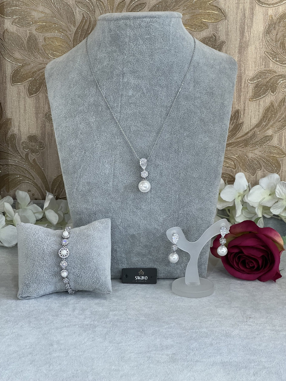 Pearl Teardrop Pendant Set image 0